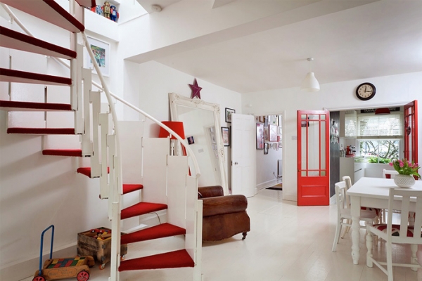 Lovely-Red-And-White-In-This-London-House-6