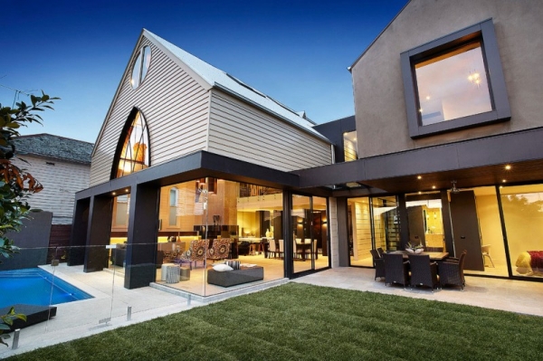 Luxurious-And-Magnificent-A-Church-Conversion-2