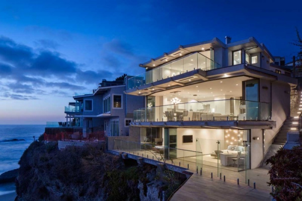 Luxurious Clifftop House In Laguna Beach (1)