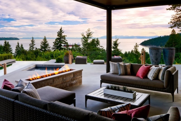 Luxury-House-In-Canada-Has-A-Large-Price-Tag-12