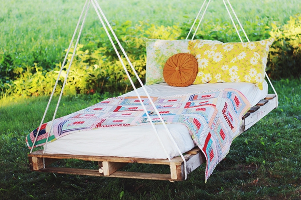 Make-Your-Own-Diy-Pallet-Swing-Bed-1