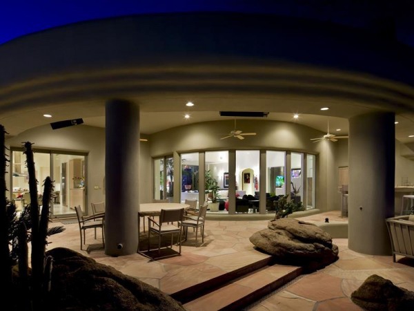 Marvelous House Tucked Away In The Arizona Desert (4)