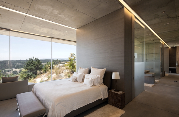 Minimalist Guesthouse In Portugal (4)