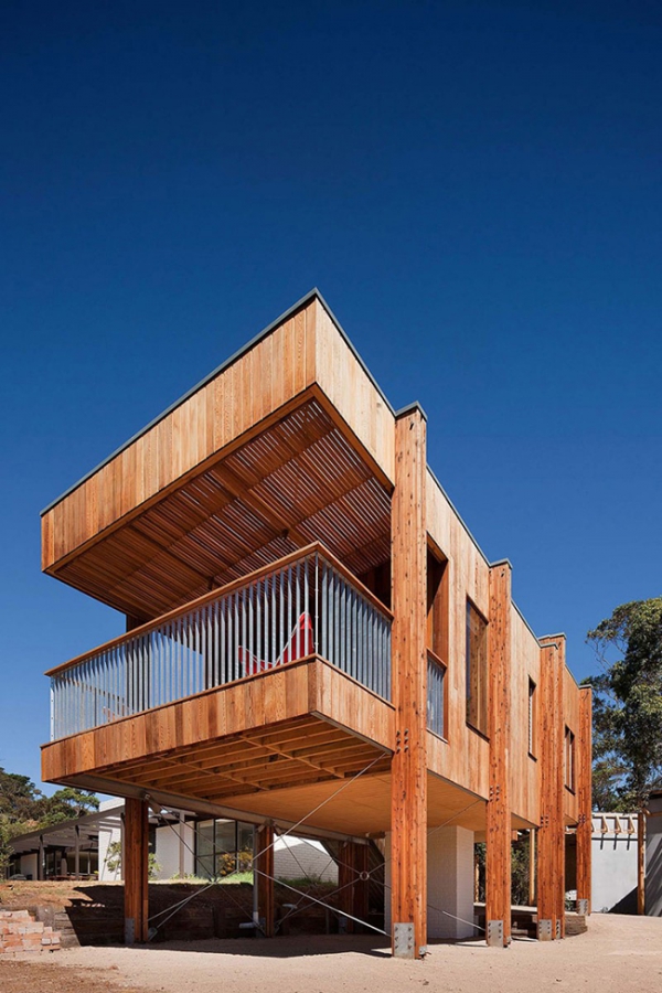 Modern-Beach-House-Built-With-Natural-Materials-3