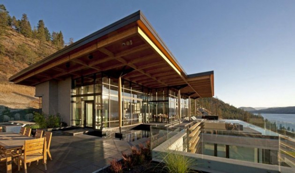 Modern Lakeside House Kelowna Canada (1)