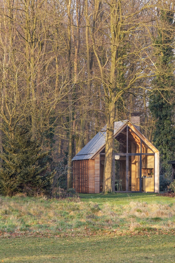 Modern Small Cottage In Utrecht (10).Jpg