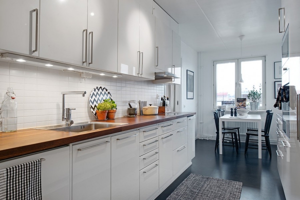 Nordic-Home-With-Simple-Monochrome-Interior-7