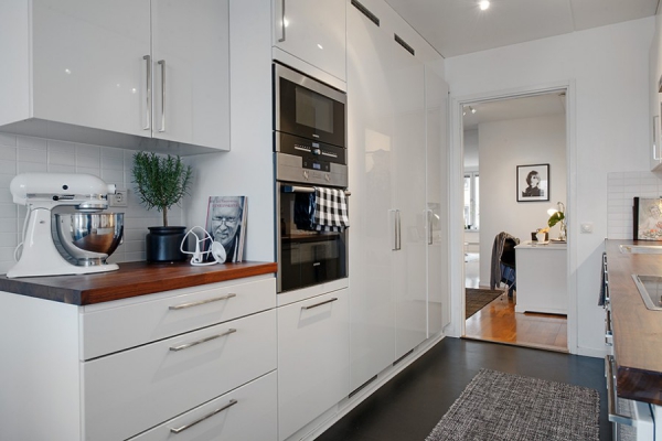 Nordic-Home-With-Simple-Monochrome-Interior-8