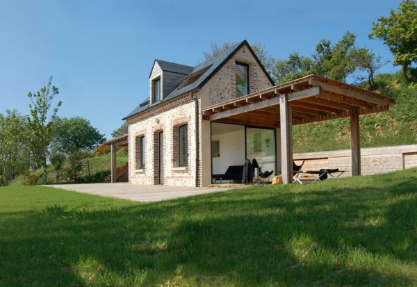 Outstanding-Architecture-A-Stone-Cottage-3