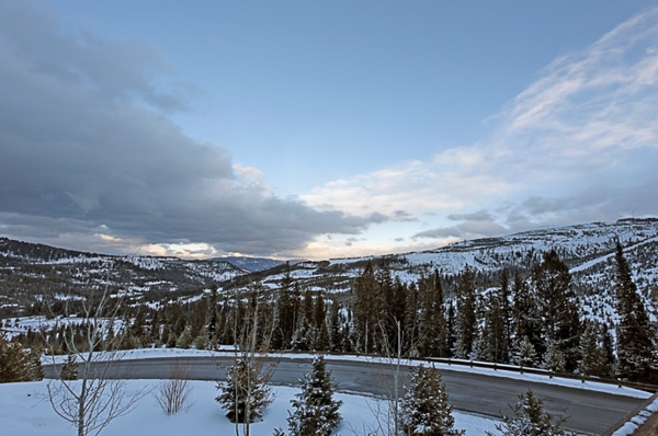 Rustic Modern Winter Retreat Montana (26)