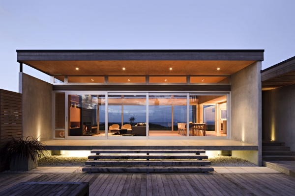 Seaside-Living-In-A-Contemporary-Beach-House-2