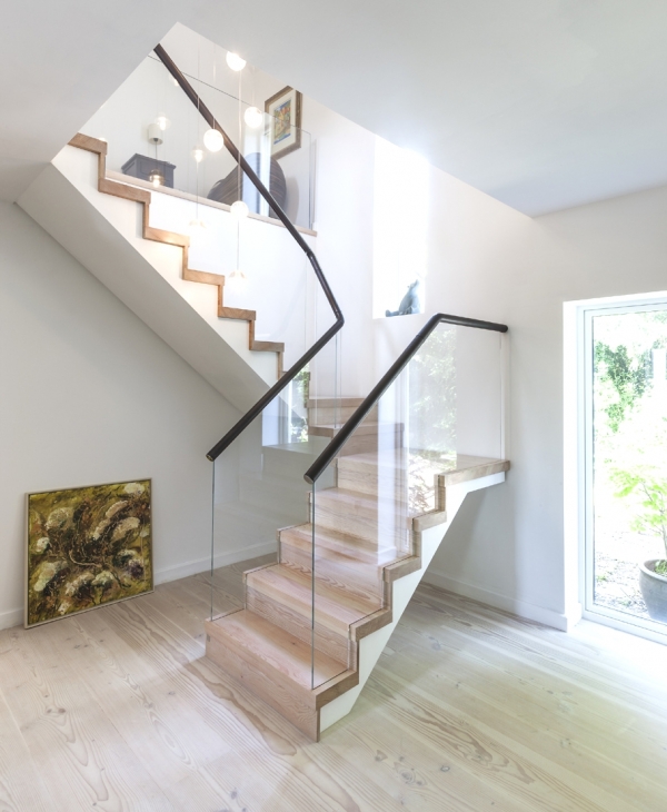 This superb staircase is made of light wood, and it has leather 