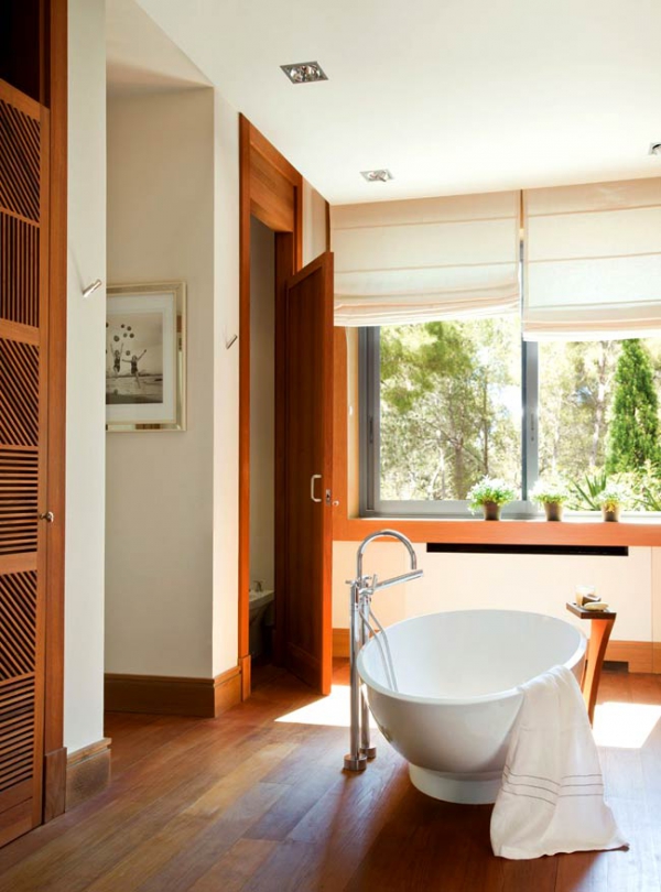 Simple-And-Beautiful-Wood-Bathroom-9