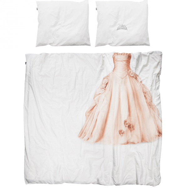 Simple-But-Cute-Bedding-That-Still-Makes-A-Fun-Statement-1