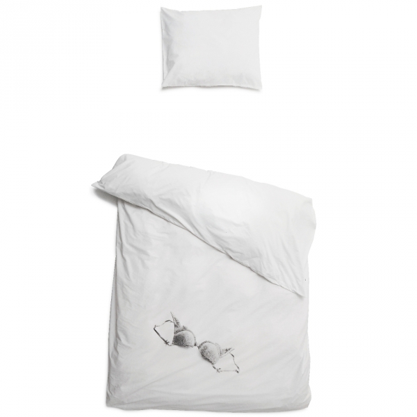 Simple-But-Cute-Bedding-That-Still-Makes-A-Fun-Statement-9