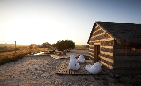 Simply-Elegant-Beach-Cottages-In-Portugal-1