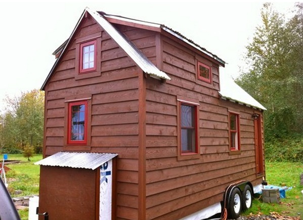 Small-House-On-Wheels-1