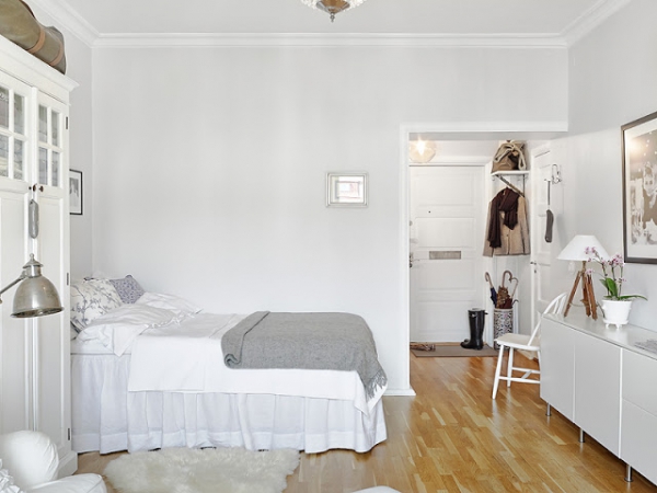 Small-White-Apartment-10