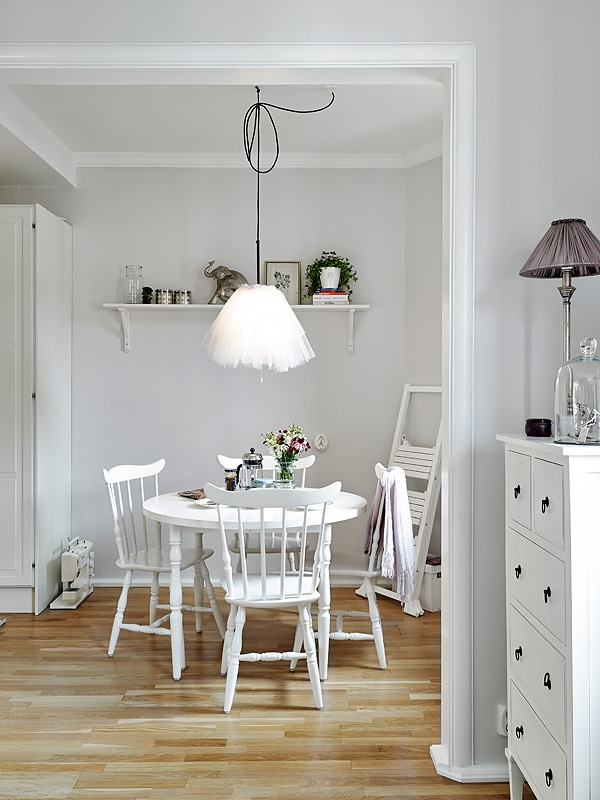 Small-White-Apartment-7