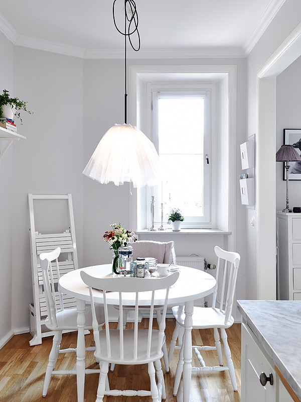 Small-White-Apartment-8