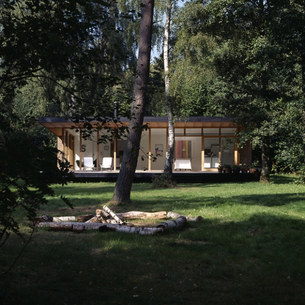 Modern Forest Cabin (2)