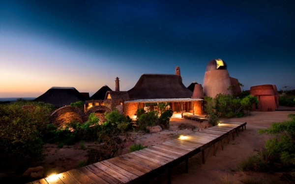 Stunning-African-Villa-Offers-Space-And-Comfort-14