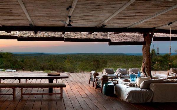 Stunning-African-Villa-Offers-Space-And-Comfort-5