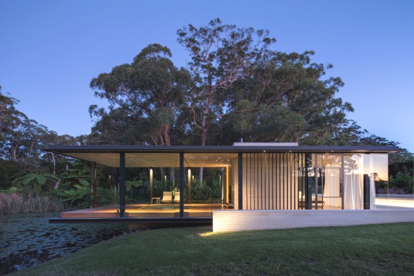 Stunning Glass Pavilion Offers Perfect Mini Spa Retreat (13)