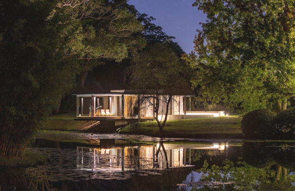 Stunning Glass Pavilion Offers Perfect Mini Spa Retreat (15)