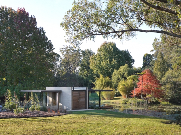 Stunning Glass Pavilion Offers Perfect Mini Spa Retreat (3)