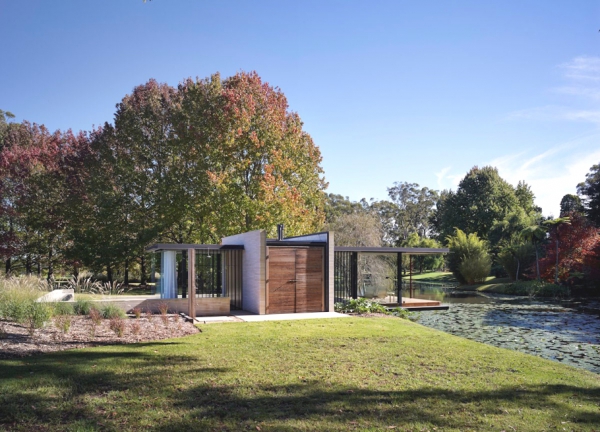 Stunning Glass Pavilion Offers Perfect Mini Spa Retreat (4)