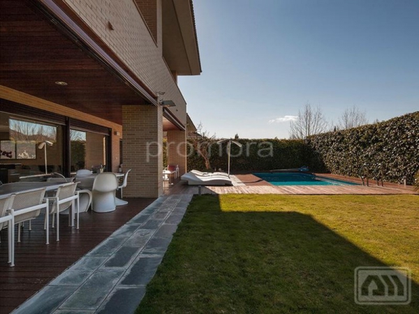 Stunning Madrid Villa Perfect For The Family (18)