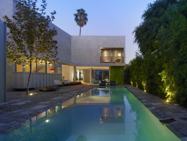 Stunning-Modern-Hollywood-Residence-9