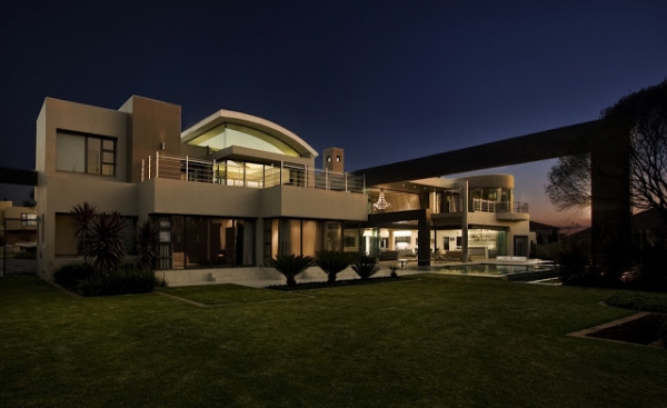 Stunning-Modern-Mansion-1