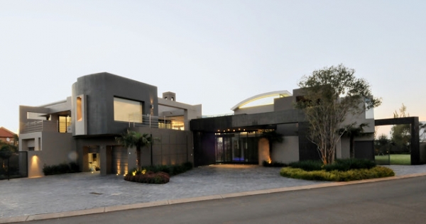 Stunning-Modern-Mansion-16