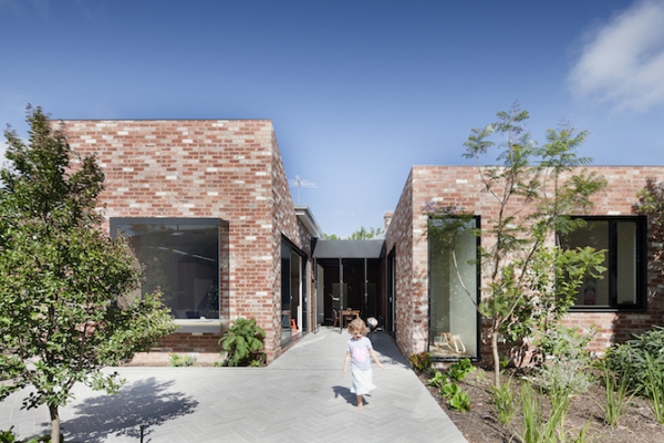 Sturdy Red Brick Walls In Australia  (1)