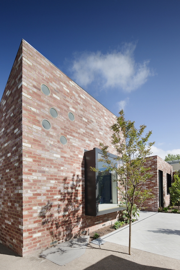 Sturdy Red Brick Walls In Australia  (2)