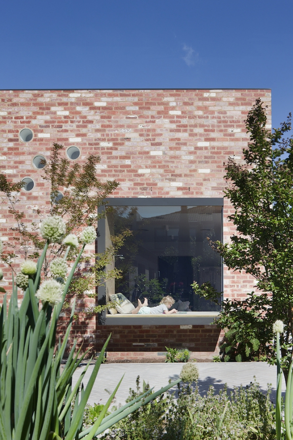 Sturdy Red Brick Walls In Australia  (3)