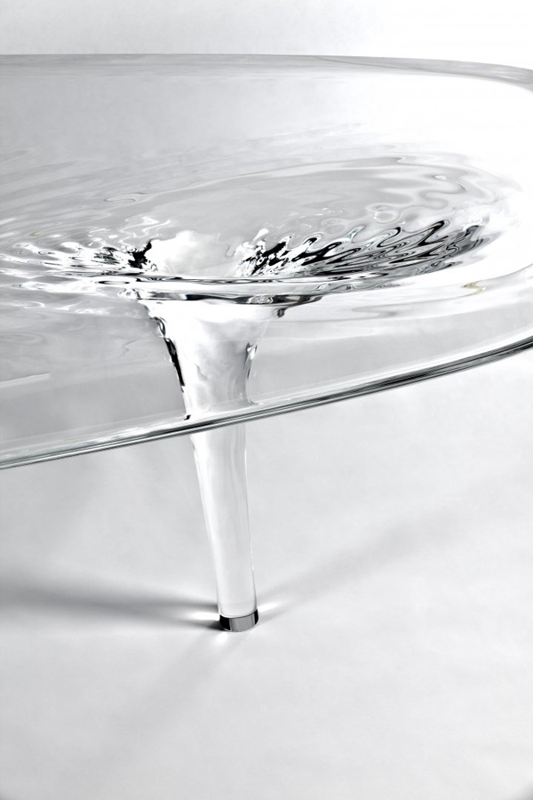 Stylish-And-Elegant-Water-Table-2