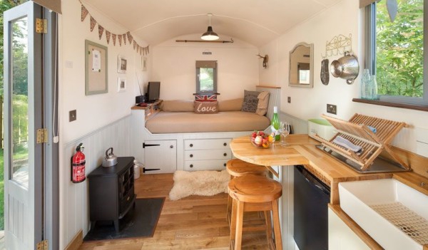 Stylish Country Cabin In England (2)