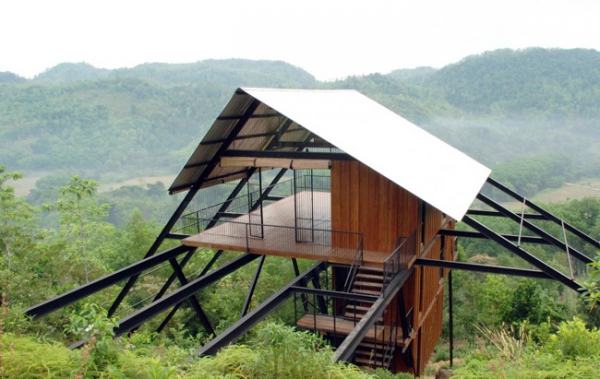 Suspended-House-In-The-Mountains-3