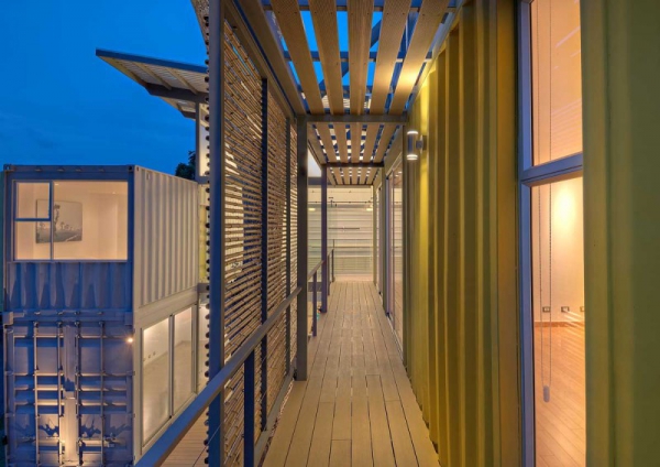 The Casa Incubo Shipping Container House (11)