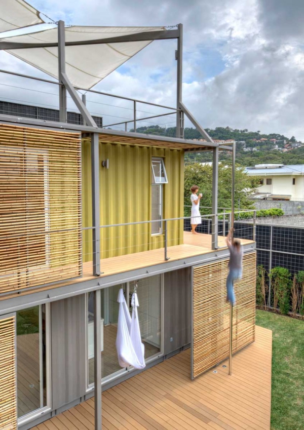 The Casa Incubo Shipping Container House (13)