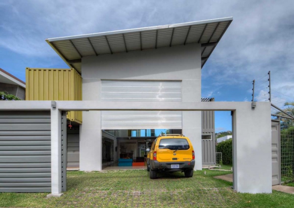 The Casa Incubo Shipping Container House (16)