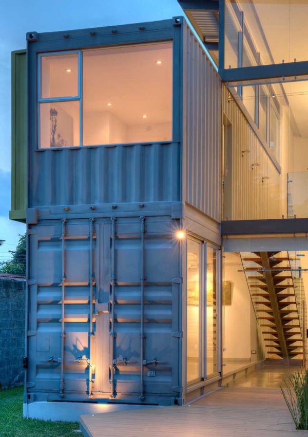 The Casa Incubo Shipping Container House (2)