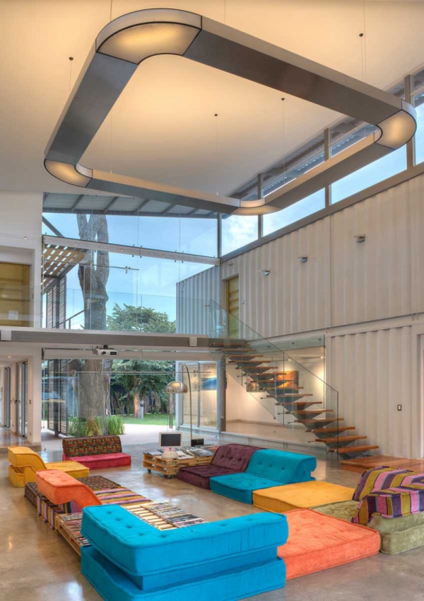 The Casa Incubo Shipping Container House (3)