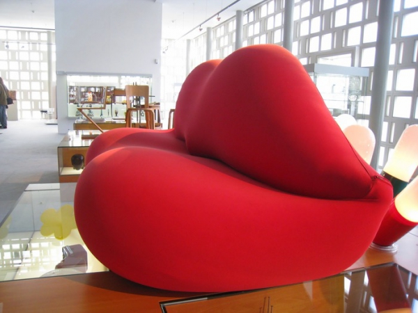 The Iconic Bocca Lips Sofa  (3).Jpg