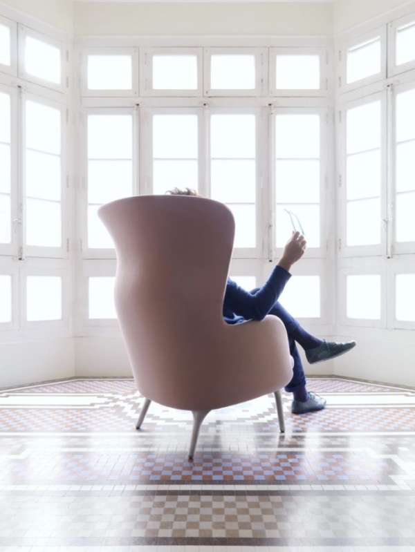 The-Ro-Chair-An-Armchair-That-Embodies-Tranquility-3