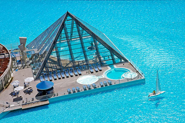 The-Largest-And-Most-Impressive-Swimming-Pool-10