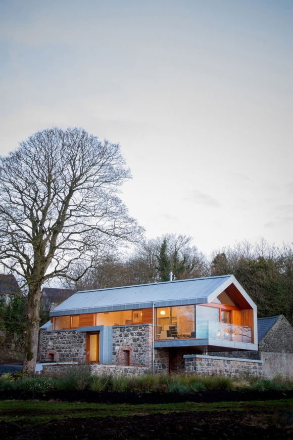 Theres-Something-Special-About-This-Renovated-Barn-House-1